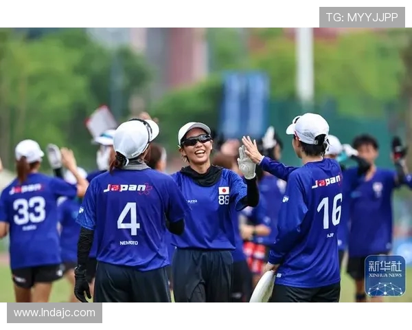 成都飞盘队在攀岩联赛中以68分稳居积分榜首位