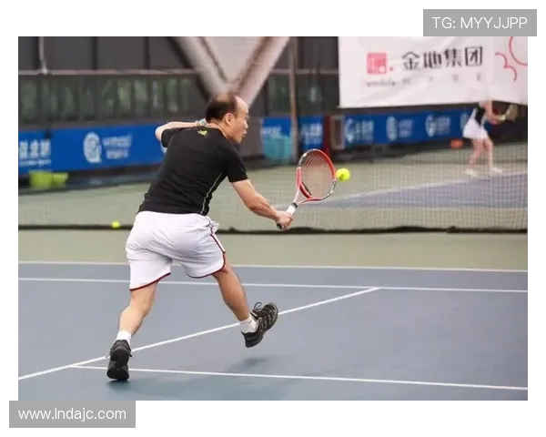 深圳网球队展现灵活战术与团队协作的完美结合 深圳网球队展现灵活战术与团队协作的完美结合