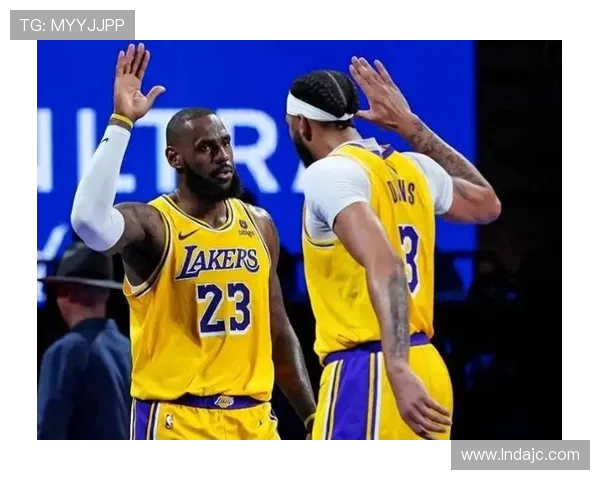 11月15号詹姆斯对决强敌期待精彩比赛引发球迷热议 11月15号詹姆斯对决强敌期待精彩比赛引发球迷热议