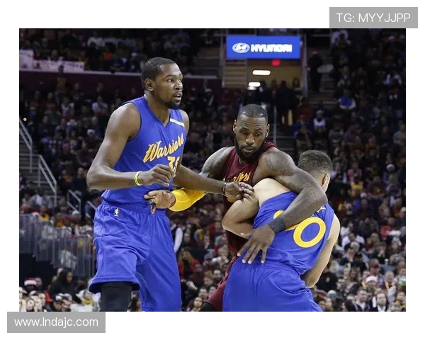 2016年NBA总决赛骑士与勇士第二场激战回顾与精彩瞬间分析