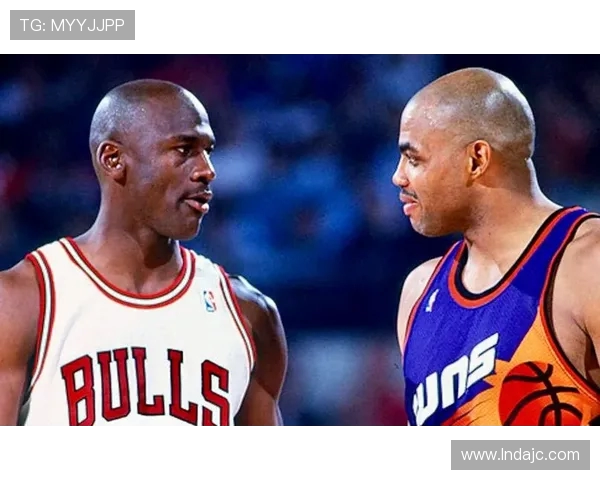 93年乔丹与巴克利的巅峰对决揭示篮球传奇的荣耀与竞争 93年乔丹与巴克利的巅峰对决揭示篮球传奇的荣耀与竞争