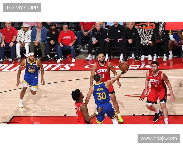 今天NBA勇士对火箭精彩比赛视频回顾及精彩瞬间分析