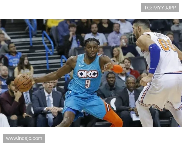 卡梅隆约翰逊的崛起之路：从大学球场到NBA明星的蜕变与挑战